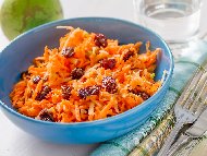 Рецепта Салата от моркови, стафиди, майонеза и горчица